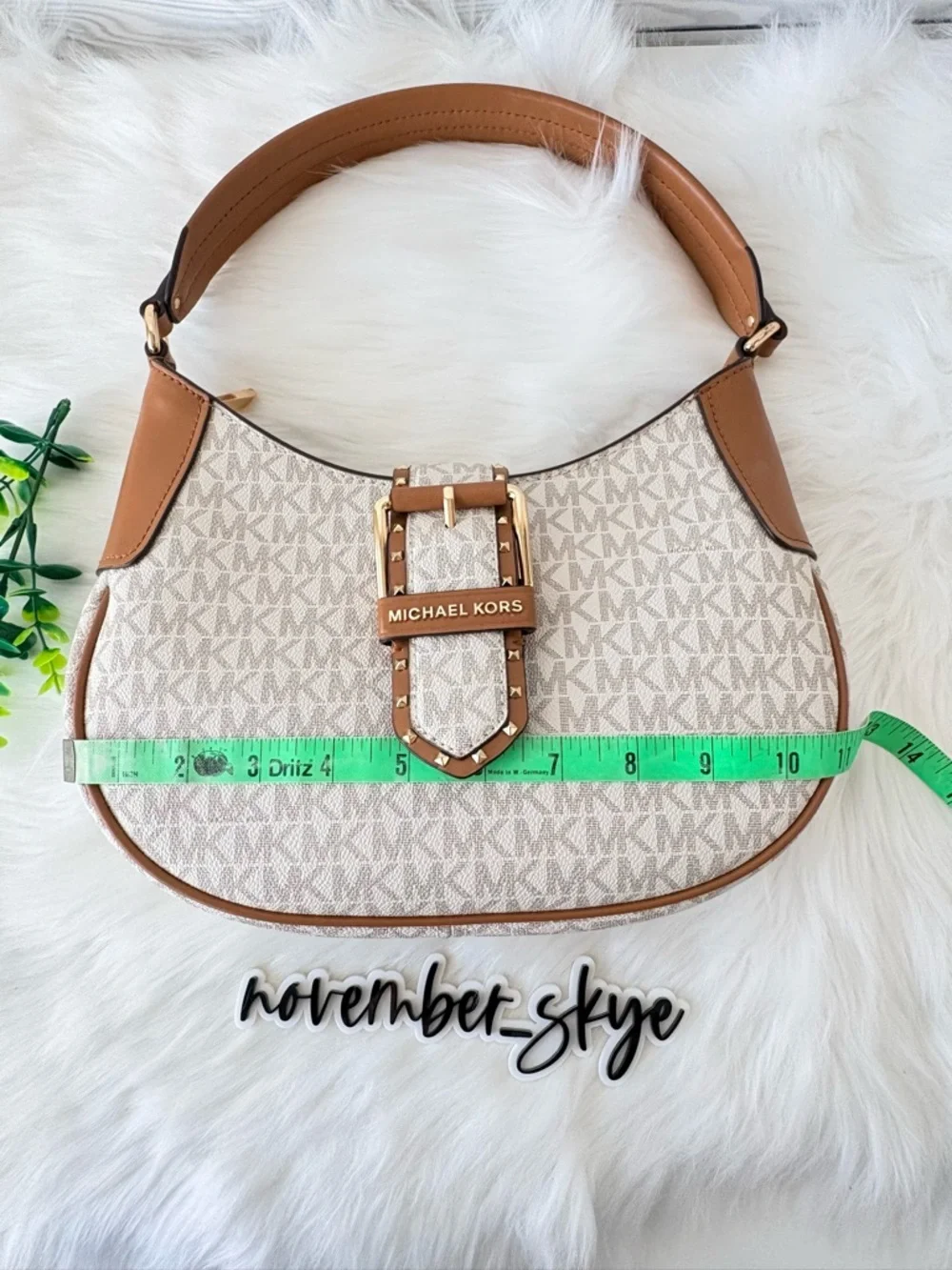 Michael Kors Lillian Shoulder Bag‎ with Buckle Detail in Vanilla/Acorn